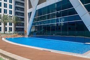 Maison Privee - Urban Apt in Dubai Marina w/ Partial Sea Views