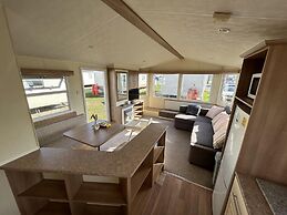 Lovely 2-bed Caravan at St Osyth Caravan Park