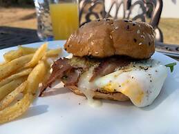 KRAVIT Premier Suites