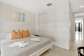 Deerfield Condo Suites by Opus