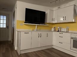 Charming Woodland Lodge 2 Person 1 Bedroom