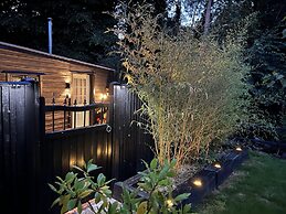 Charming Woodland Lodge 2 Person 1 Bedroom