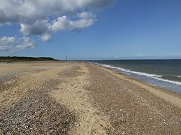 Charming Woodland Lodge 2 Person 1 Bedroom