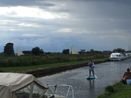 Charming Woodland Lodge 2 Person 1 Bedroom