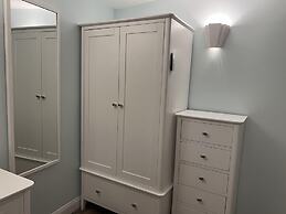 Charming Woodland Lodge 2 Person 1 Bedroom