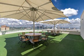 Capital Emerald Line 1 bed  by YourHost