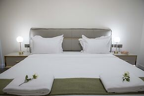 Capital Emerald Line 1 bed  by YourHost