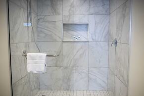 Capital Emerald Line 1 bed  by YourHost