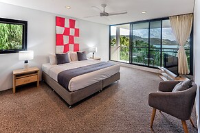 Waves 2 - Ocean views with buggy