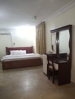Biggie Hotel and Suites