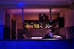 Biggie Hotel and Suites