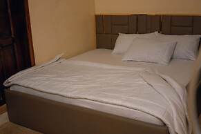 Biggie Hotel and Suites