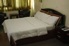Biggie Hotel and Suites