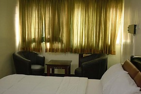 Biggie Hotel and Suites