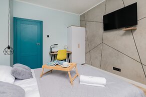 Old Town Apartment Garncarska by Renters