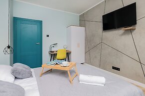 Old Town Apartment Garncarska by Renters