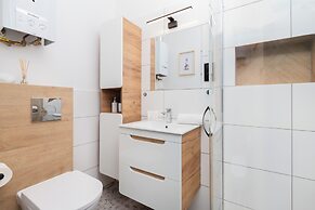 Old Town Apartment Garncarska by Renters