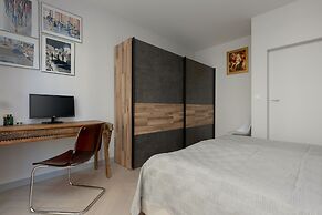 Okrzei Apartment Warsaw Praga by Renters
