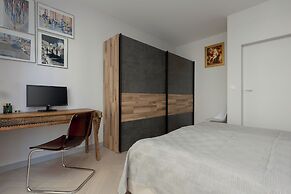 Okrzei Apartment Warsaw Praga by Renters