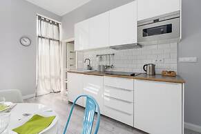 Scandi Małe Garbary Apartment by Renters