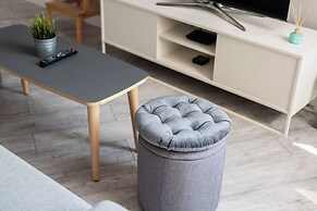 Scandi Małe Garbary Apartment by Renters