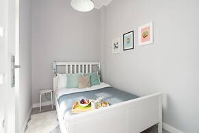 Scandi Małe Garbary Apartment by Renters