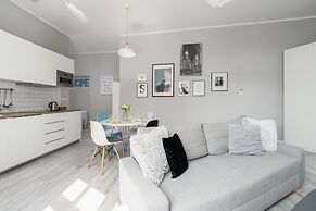 Scandi Małe Garbary Apartment by Renters