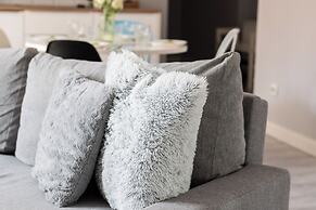 Scandi Małe Garbary Apartment by Renters