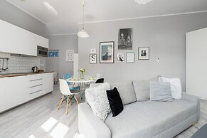 Scandi Małe Garbary Apartment by Renters