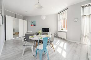 Scandi Małe Garbary Apartment by Renters