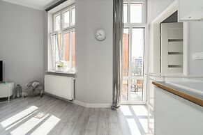 Scandi Małe Garbary Apartment by Renters