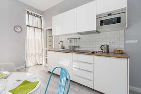 Scandi Małe Garbary Apartment by Renters