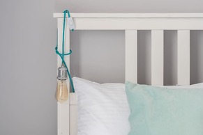 Scandi Małe Garbary Apartment by Renters