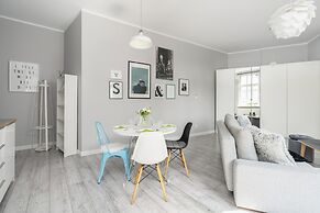 Scandi Małe Garbary Apartment by Renters