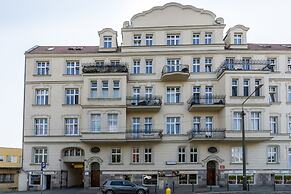 Scandi Małe Garbary Apartment by Renters