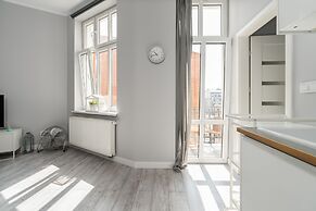 Scandi Małe Garbary Apartment by Renters