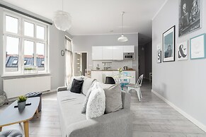 Scandi Małe Garbary Apartment by Renters