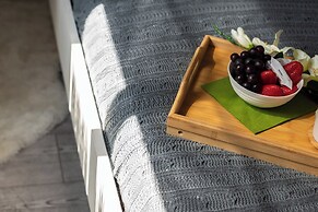 Scandi Małe Garbary Apartment by Renters