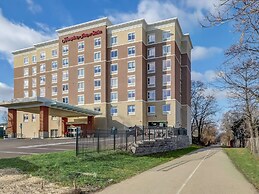 Hampton Inn & Suites Cincinnati Midtown Rookwood