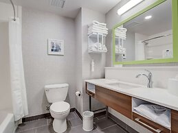 Hampton Inn & Suites Cincinnati Midtown Rookwood