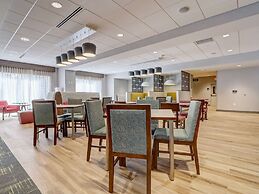 Hampton Inn & Suites Cincinnati Midtown Rookwood