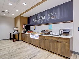 Hampton Inn & Suites Cincinnati Midtown Rookwood