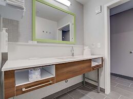 Hampton Inn & Suites Cincinnati Midtown Rookwood