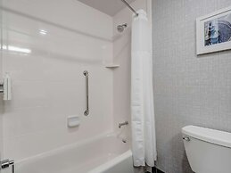 Hampton Inn & Suites Cincinnati Midtown Rookwood