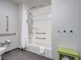 Hampton Inn & Suites Cincinnati Midtown Rookwood