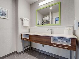 Hampton Inn & Suites Cincinnati Midtown Rookwood