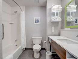 Hampton Inn & Suites Cincinnati Midtown Rookwood