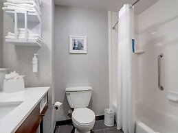 Hampton Inn & Suites Cincinnati Midtown Rookwood