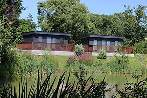 Beautiful Open Plan Lakeside Lodge, Shearsby