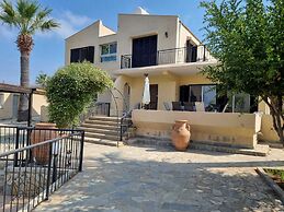 Impeccable 3-bed Villa in Tala - Paphos